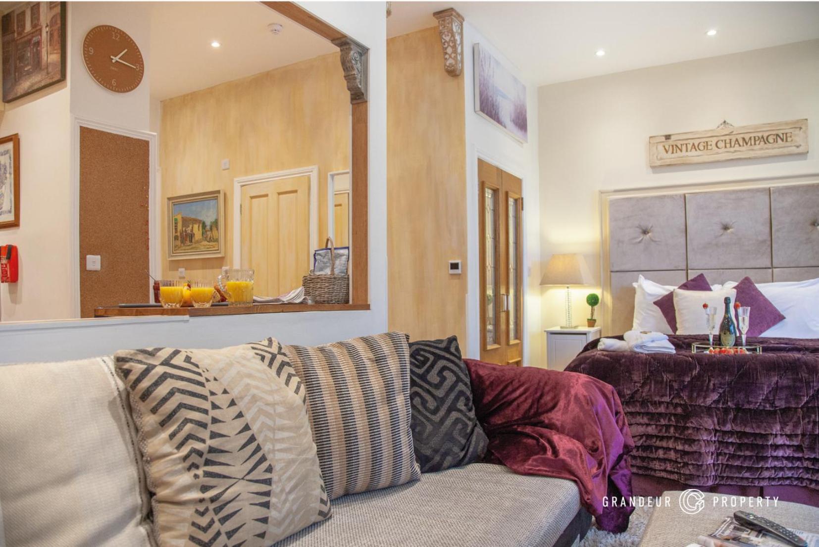 Treetop Suite By Grandeur Property บอร์นมัธ ภายนอก รูปภาพ