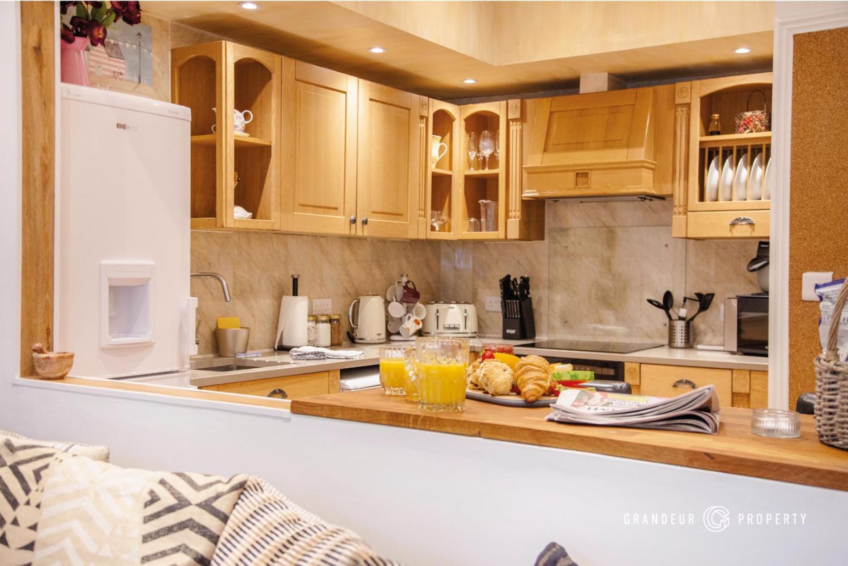 Treetop Suite By Grandeur Property บอร์นมัธ ภายนอก รูปภาพ