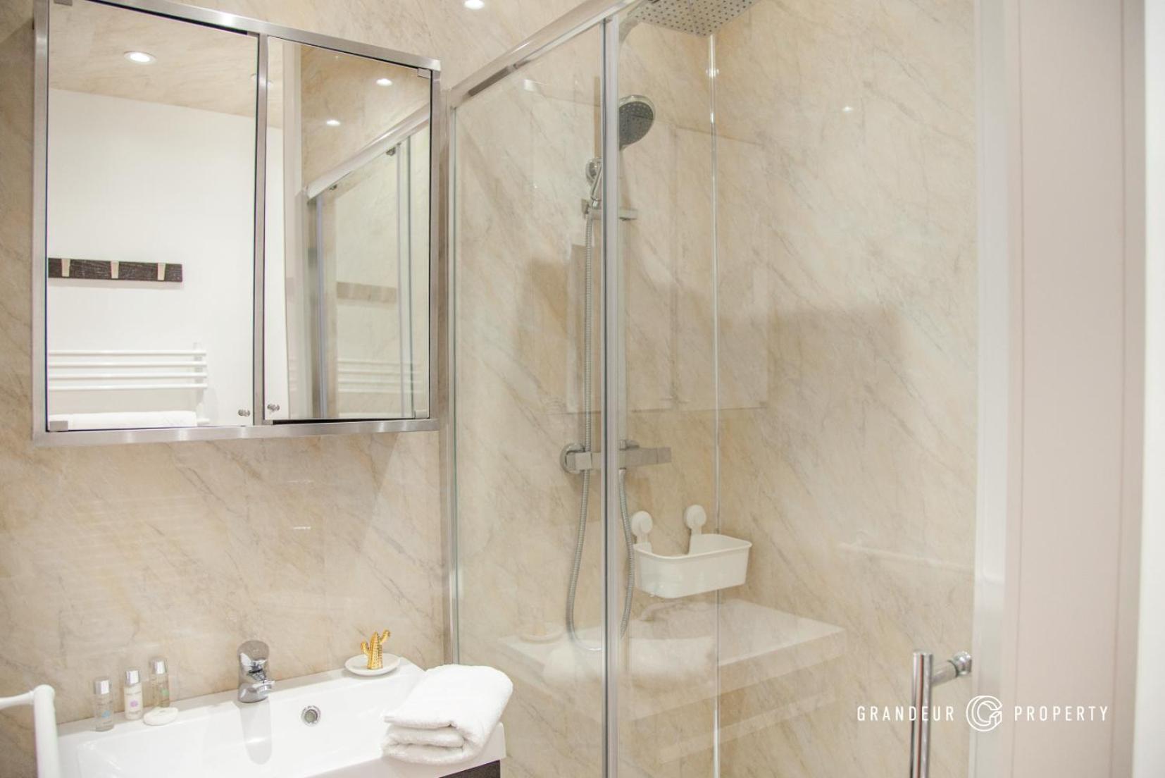 Treetop Suite By Grandeur Property บอร์นมัธ ภายนอก รูปภาพ