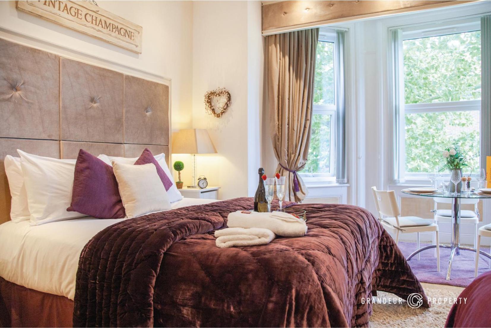 Treetop Suite By Grandeur Property บอร์นมัธ ภายนอก รูปภาพ
